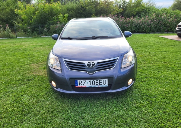 Toyota Avensis cena 34900 przebieg: 175145, rok produkcji 2009 z Rzeszów małe 154